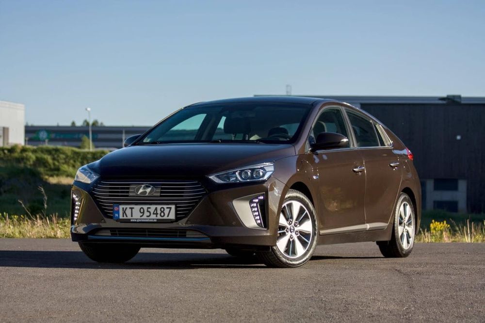 Гібридний Hyundai Ioniq 2017 року з Європи