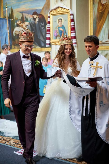 Весільний фотограф та відеограф. Виїжджаю по області.