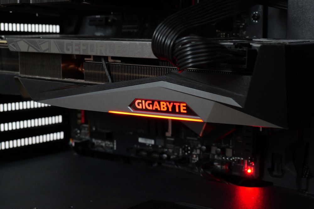 PC: RTX 3080, i7 10700K, 32GB RAM 3733MHz DDR4 - stan igła