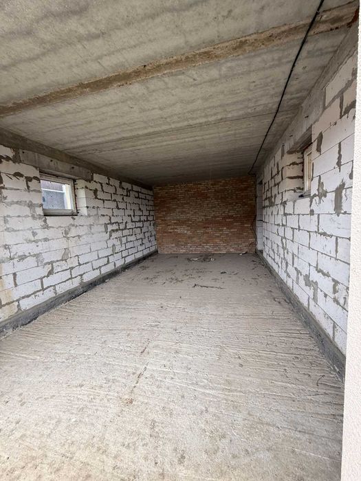 Продаж будинку 180 м² + гараж | 10 соток | біля озера | комунікації