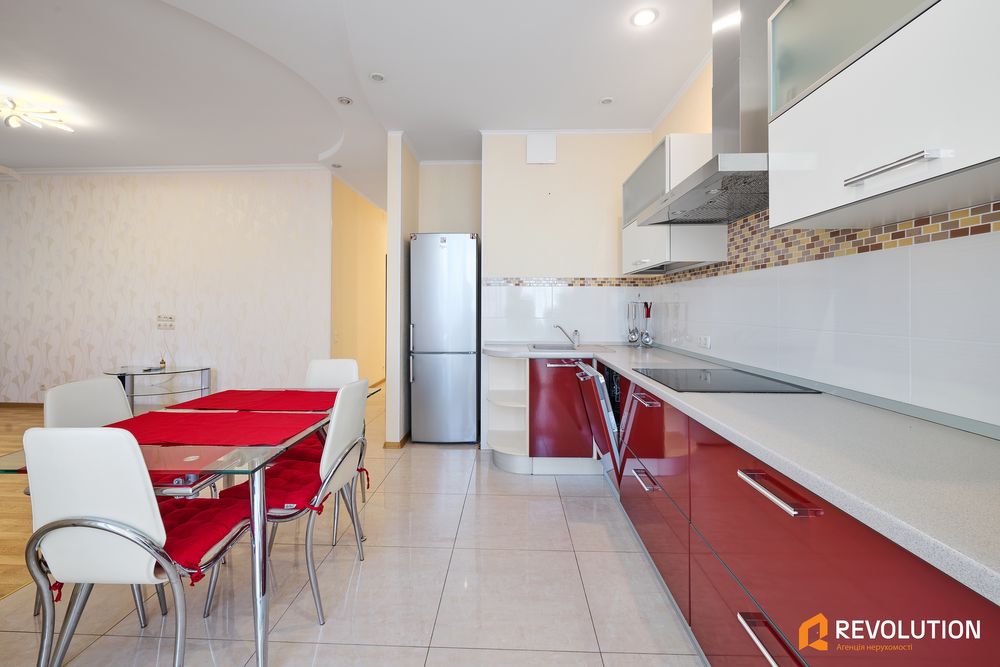 Без%, 3 кімн квартира вул. Дмитрівська 82, центр , метро, Лукʼянівська