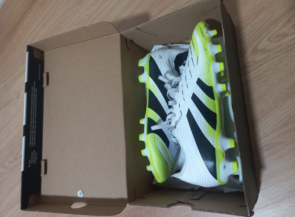 Pra sair logo, Chuteira Adidas Predator Fg Mg campo tamanho 40.5