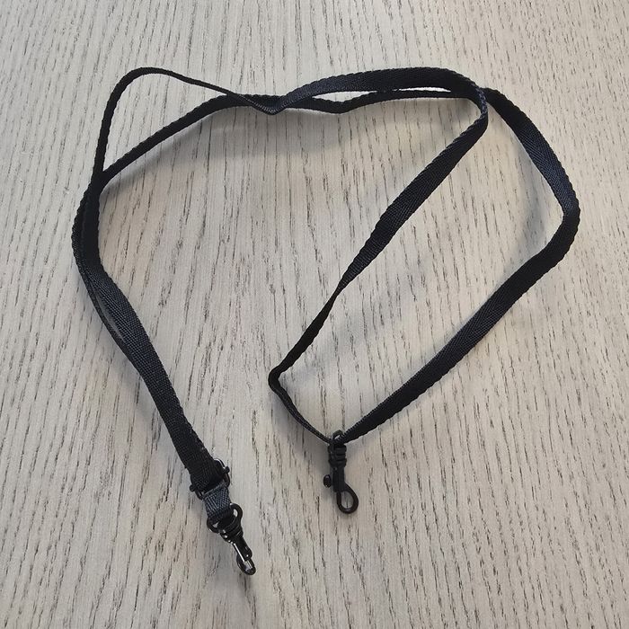 Materiałowy, cienki pasek do torebki, czarne okucia, tanio
