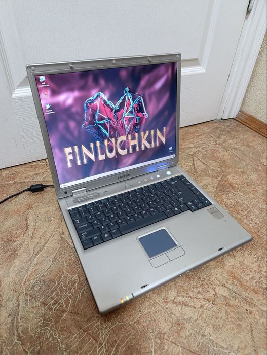 Офісний ноутбук Samsung P40