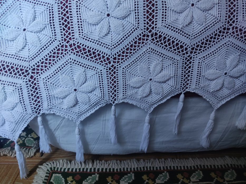 Colcha de renda, feita à mão