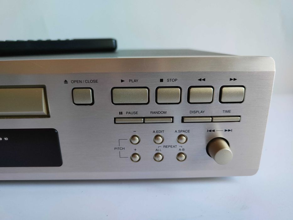 DENON DCD-685 odtwarzacz CD szampański wyjście optyczne z pilotem