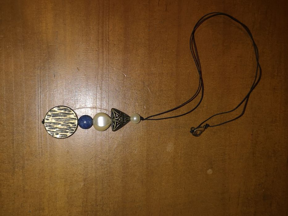 Bijuteria: colares vários