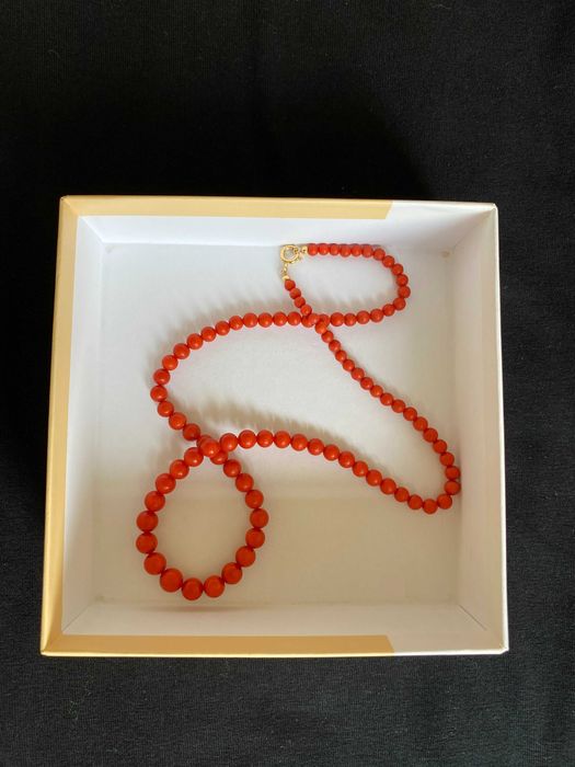 Бусы натуральный коралл и золотая застежка