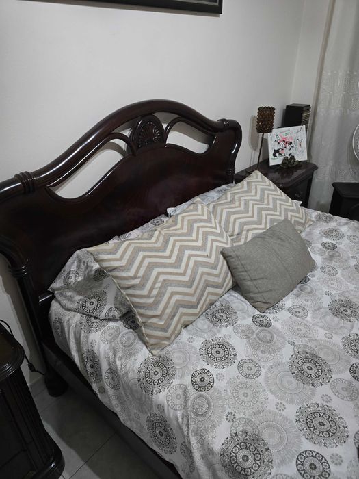 Vendo mobília madeira maciça