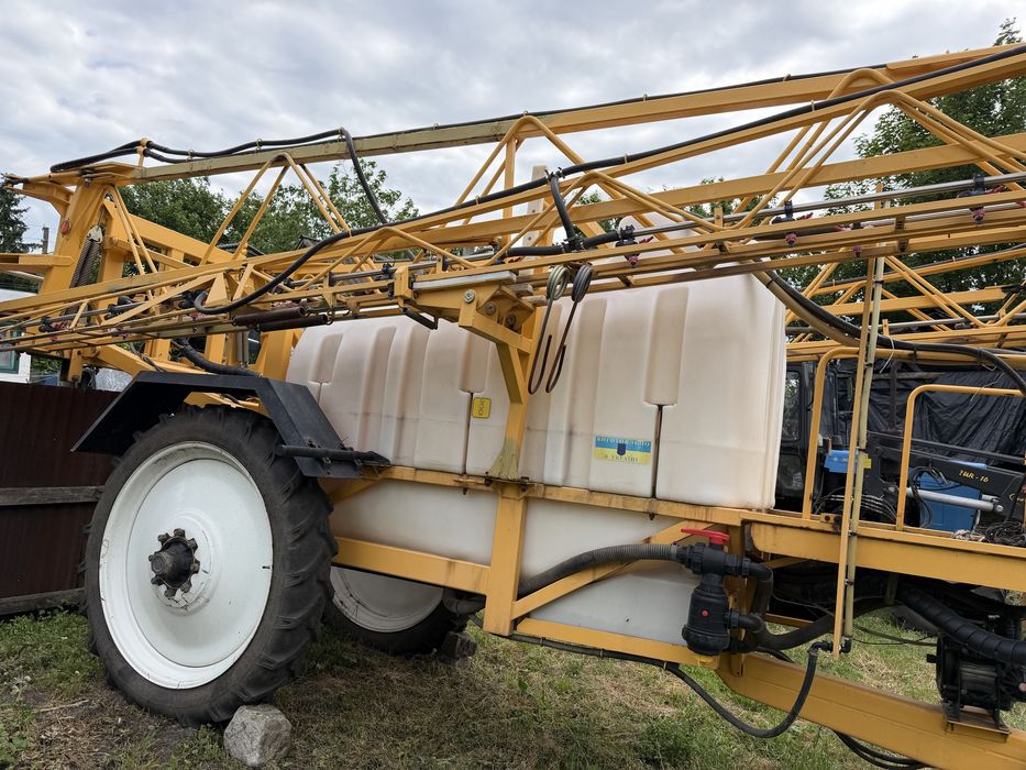 Продам обприскувач  ОПП-3000 Богуслав