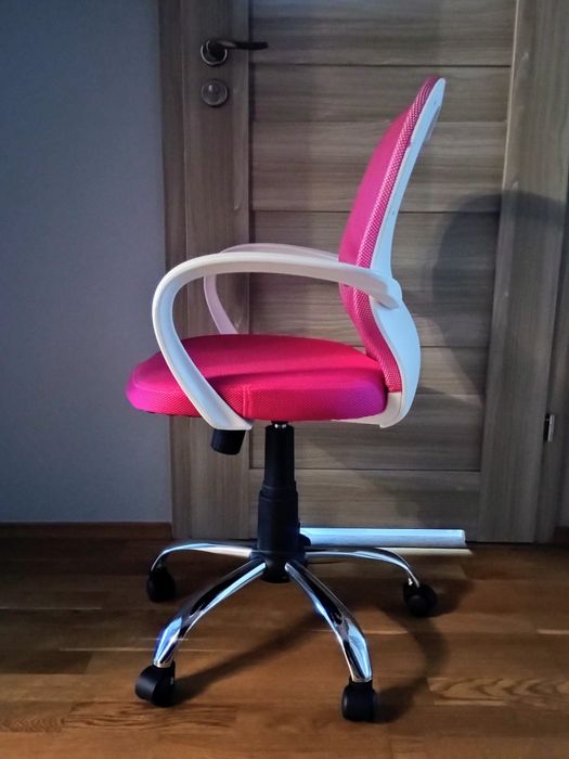 Fotel obrotowy na kółkach z oparciem Daisy