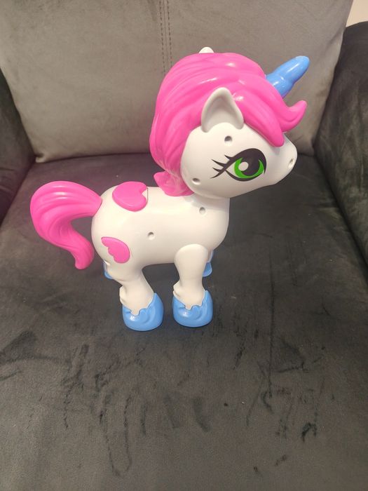 Zabawki widoczne na zdjęciu.