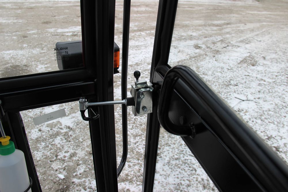 Kabina ursus C 330 c-330 z błotnikami ursus Naglak wersja Elegant