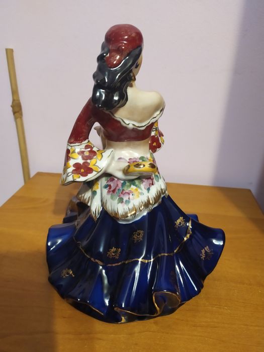 Статуэтка Цыганка с бубном