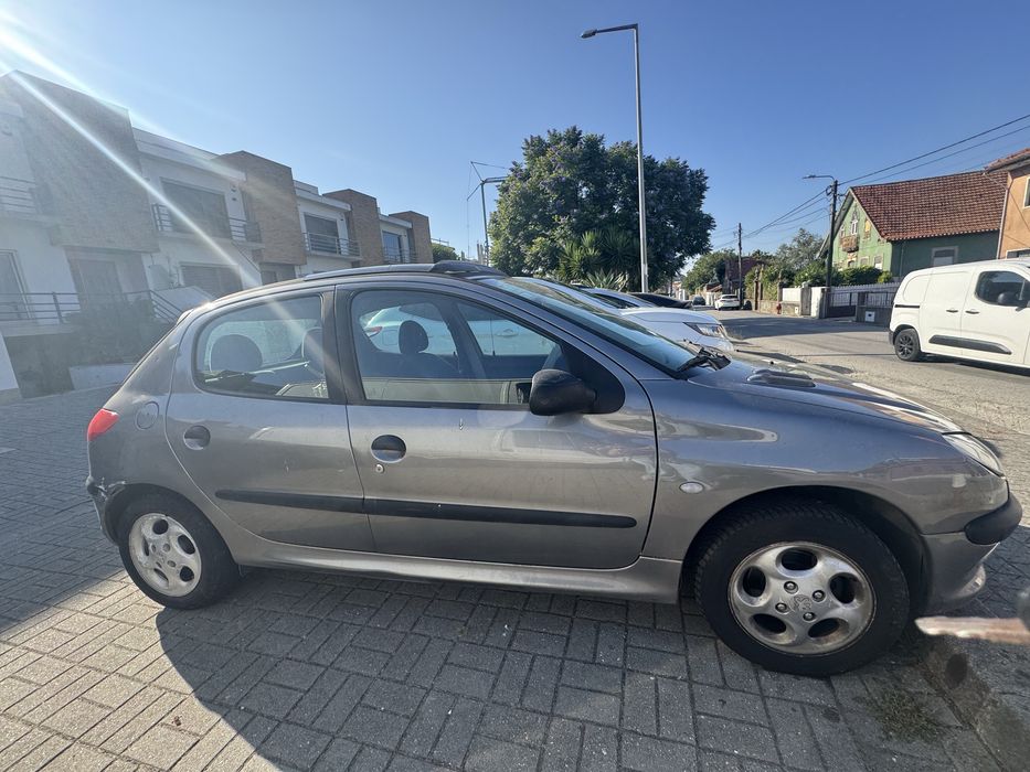 Peugeot 206…. Carro barato a circular…