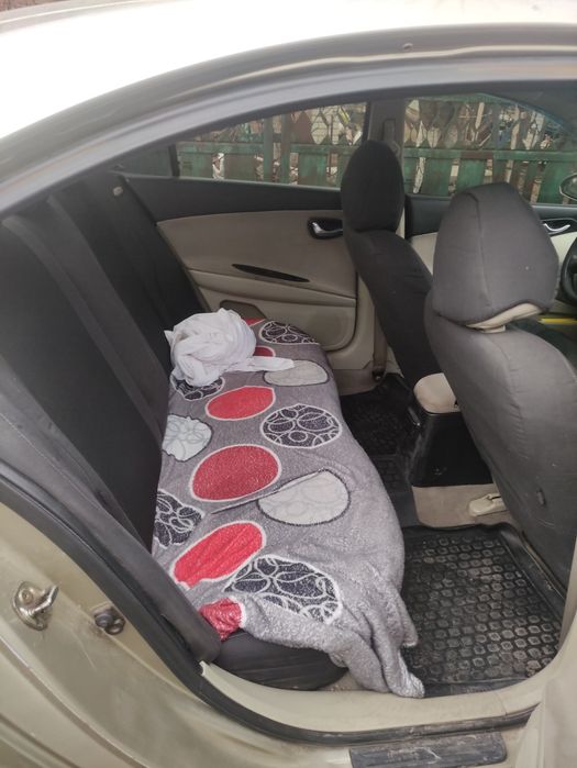 Нісан прем'єра р12