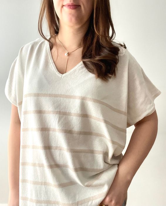 Lniany sweter oversize w paski biały beżowy w serek plus size 46