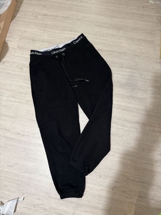 Спортивні штани бренду Calvin Klein