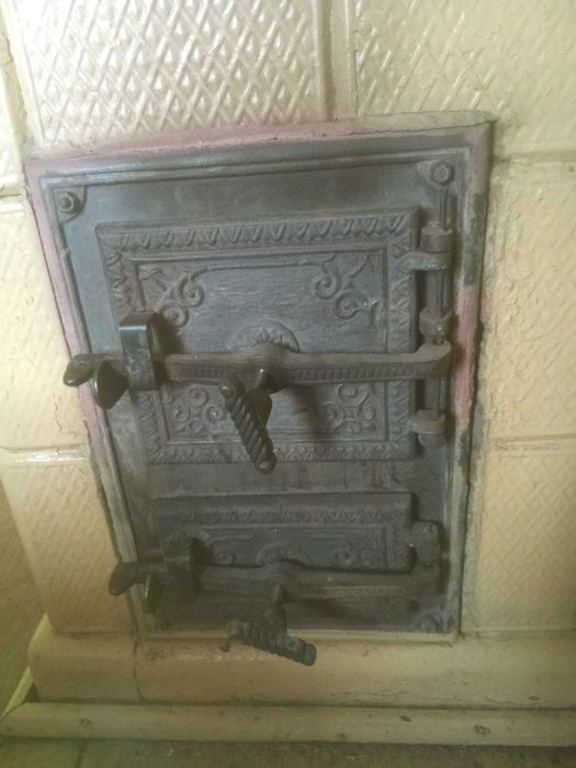 Piec kaflowy do rozbiórki
