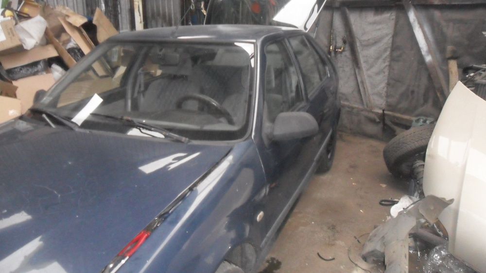 renault 19 5 drzwi 1.9 diesel zwykły przeznaczony na części
