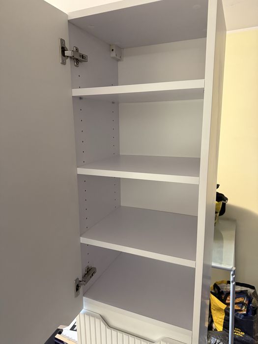Wiszący słupek łazienkowy - MDF lakier, ryflowany (180x40x35)