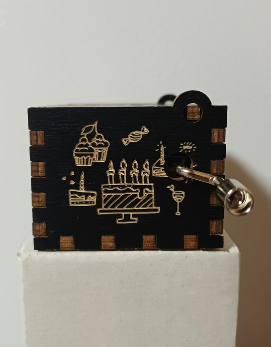 Музична шкатулка з днем народження