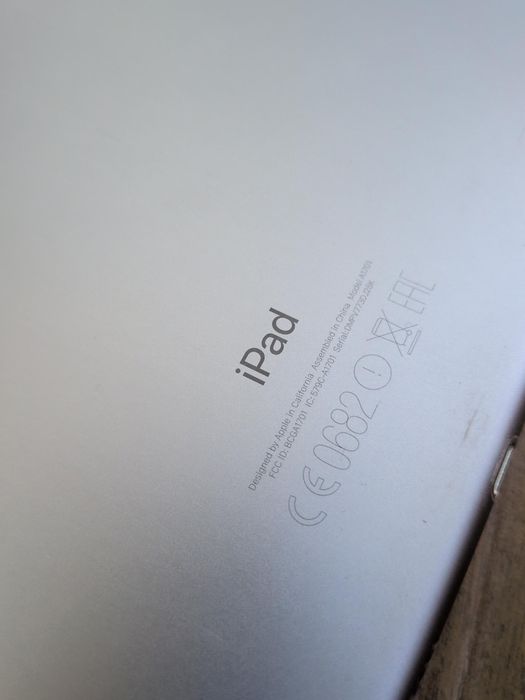 Vendo Apple iPad Pro 10.5" (2017), 64 GB, Wi-Fi, em bom estado e a funcionar perfeitamente.