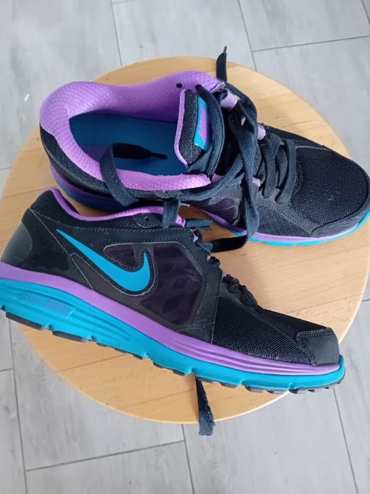 Buty sportowe firmy Nike rozmiar 41 używane w idealnym stanie