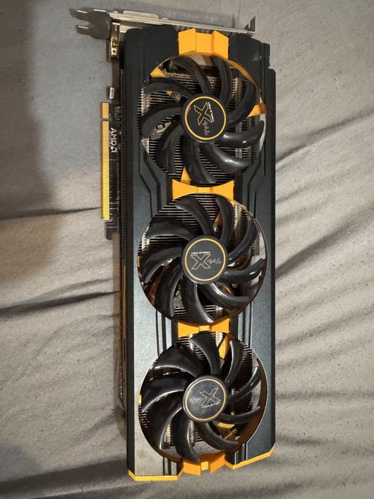 Radeon r9 290X.