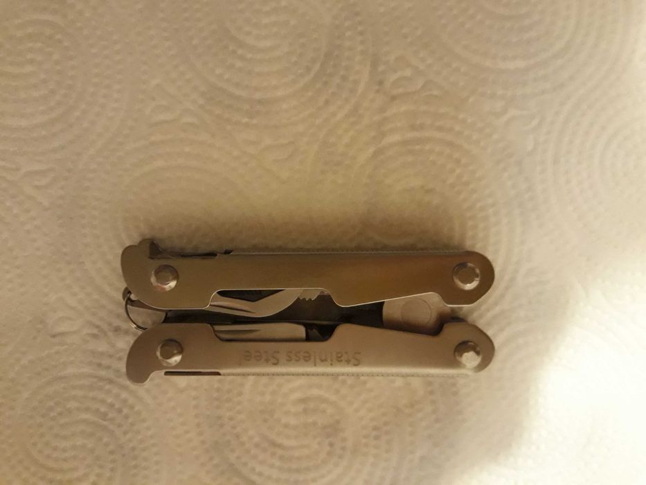 Multitool mały, turystyczny