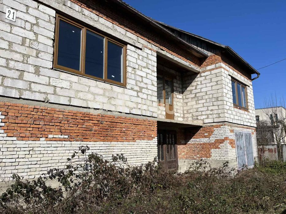Продається будинок в м.Тячів
