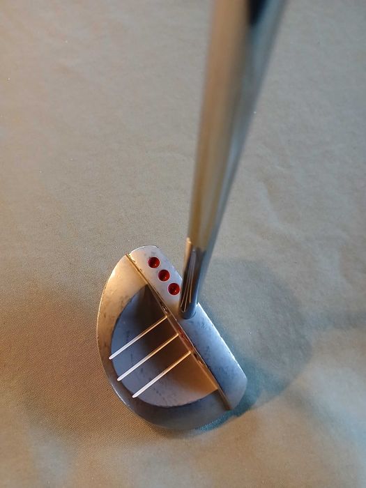 Putter scotty cameron mallet com grip novo super stroke.