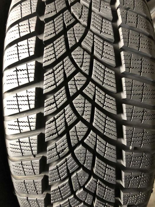 Шини 215/60/16-4 шт Goodyear Ultra Grip