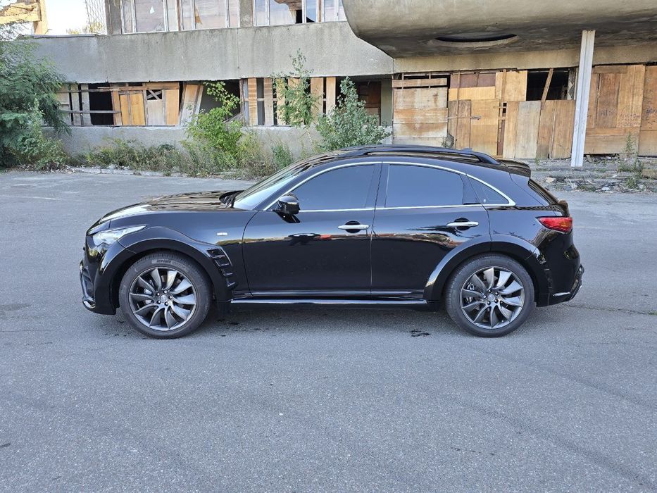 Infiniti S51. FX 35. QX70. FX37