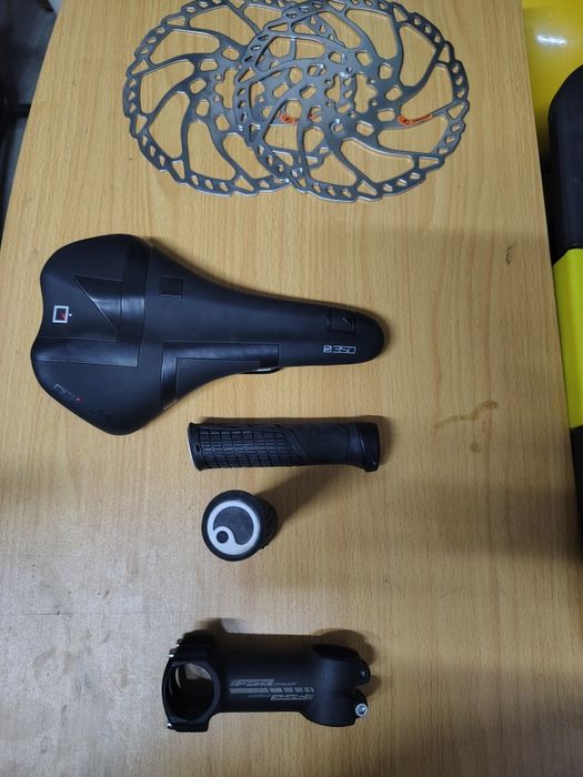 Discos 203mm, Selim e punhos prólogo