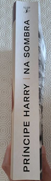 Vendo livro "Na Sombra", Príncipe Harry