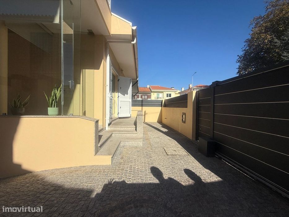 Fabulosa Moradia T3 em Canidelo – Próximo da Praia, com Terraço e Gara