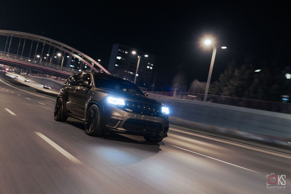 Jeep Grand Cherokee Ogarniesz? 900 koni i 1087 nm i ceramika