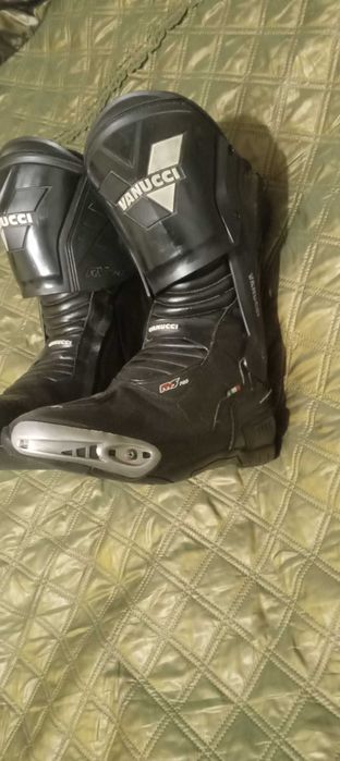 Мотоботи . 4300гр