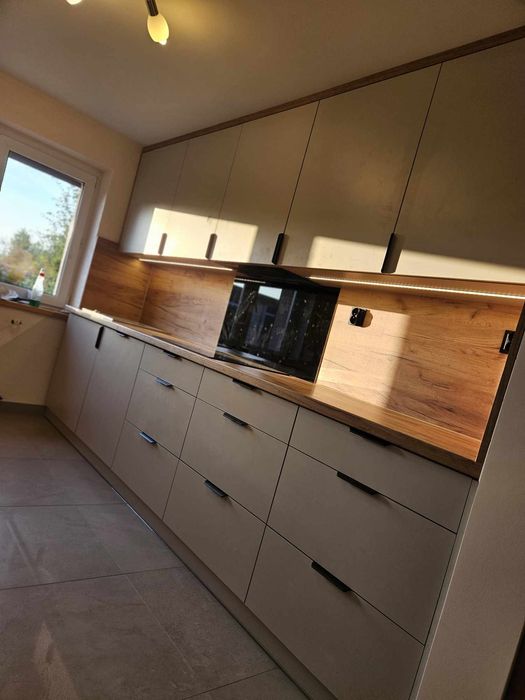 Meble na wymiar szafy i łazienki