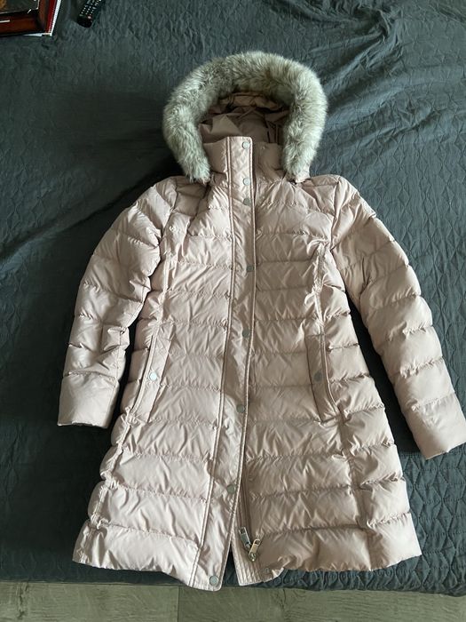 Пуховик у гарному стані, нехай комусь даре тепло і согрівае.
