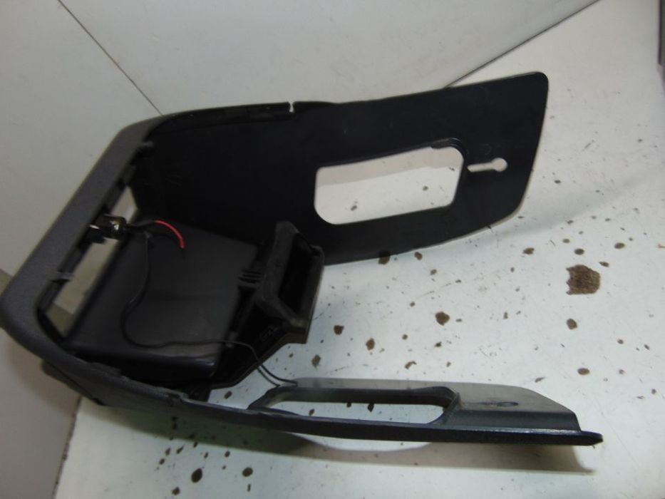 Peugeot 305 consola central/porta luvas