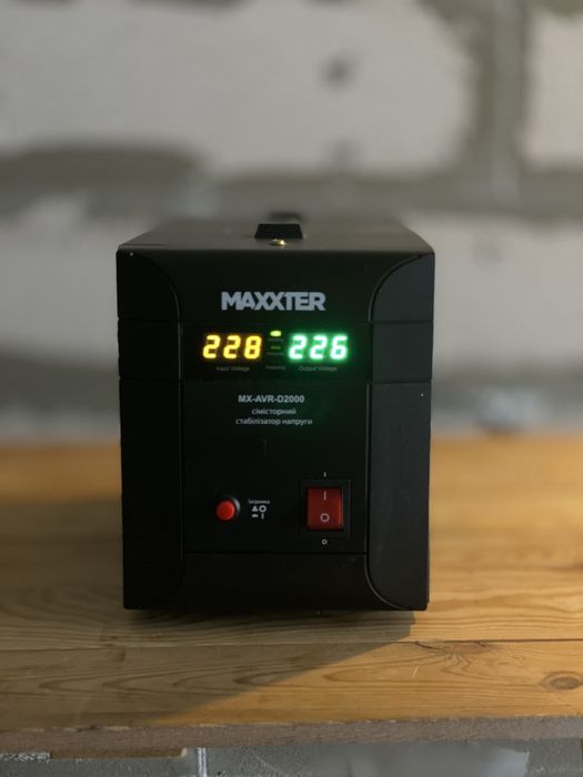 Стабілізатор напруги MAXXTER MX-AVR-D2000 (2000ВА / 1200Вт)