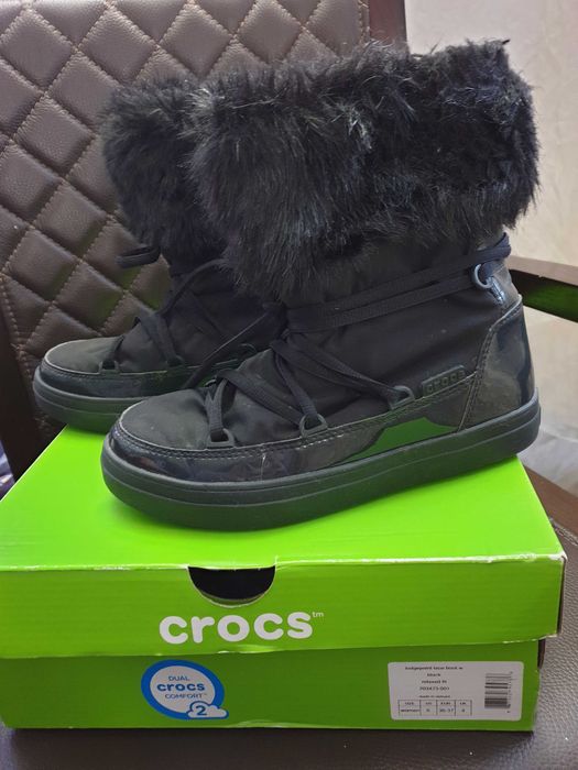 Зимові демі чоботи черевики lodgepoint lace boot Crocs 37 36 крокс