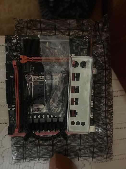 Материнська плата x99