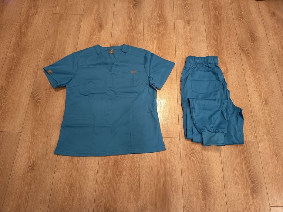 Nowy niebieski mundurek medyczny rozmiar S