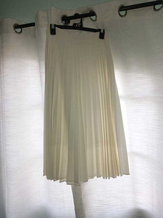 Saia branca plissada