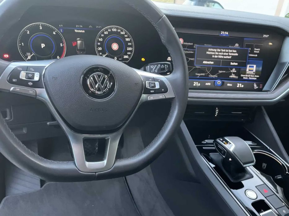 Volkswagen Touareg      2019