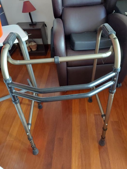 Vários artigos para cuidados Idoso