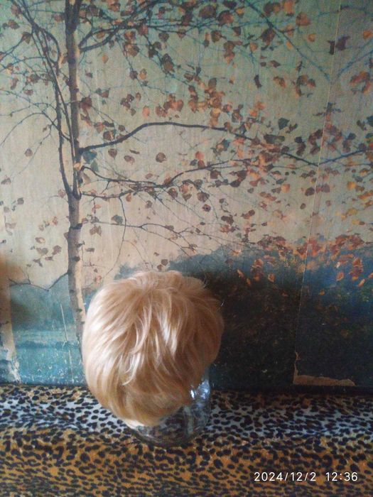 Продам парик стрижка белый